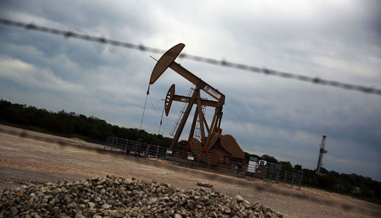 أسعار النفط تهبط مع تجدد المخاوف بشأن ركود عالمي