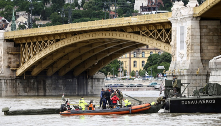 الباخرة اصطدمت بسفينة سياحية أخرى قرب مبنى البرلمان المجري