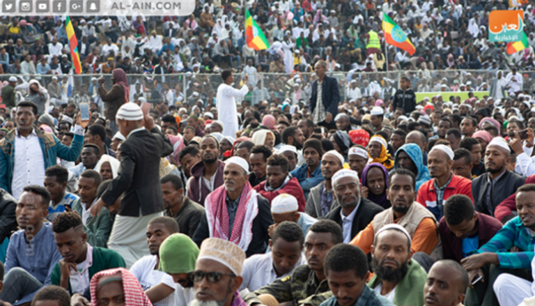 آلاف المصلين يؤدون صلاة عيد الفطر المبارك في استاد أديس أبابا الدولي