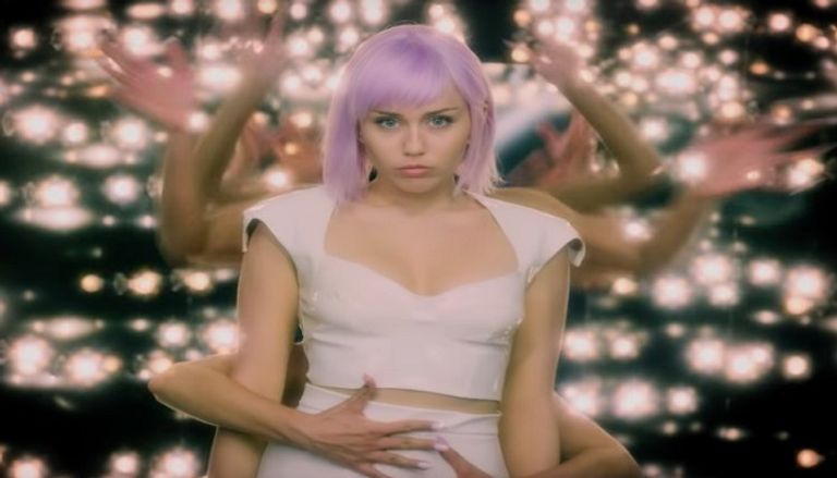 مشهد من مسلسل "دارك"