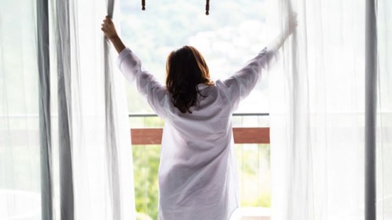 التعرض لأشعة الشمس المباشرة لفترة طويلة تصيب بضربات الشمس