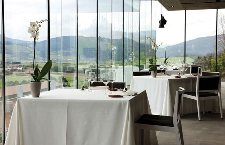  مطعم L'Hôtel de Ville بمدينة كريسيير السويسرية