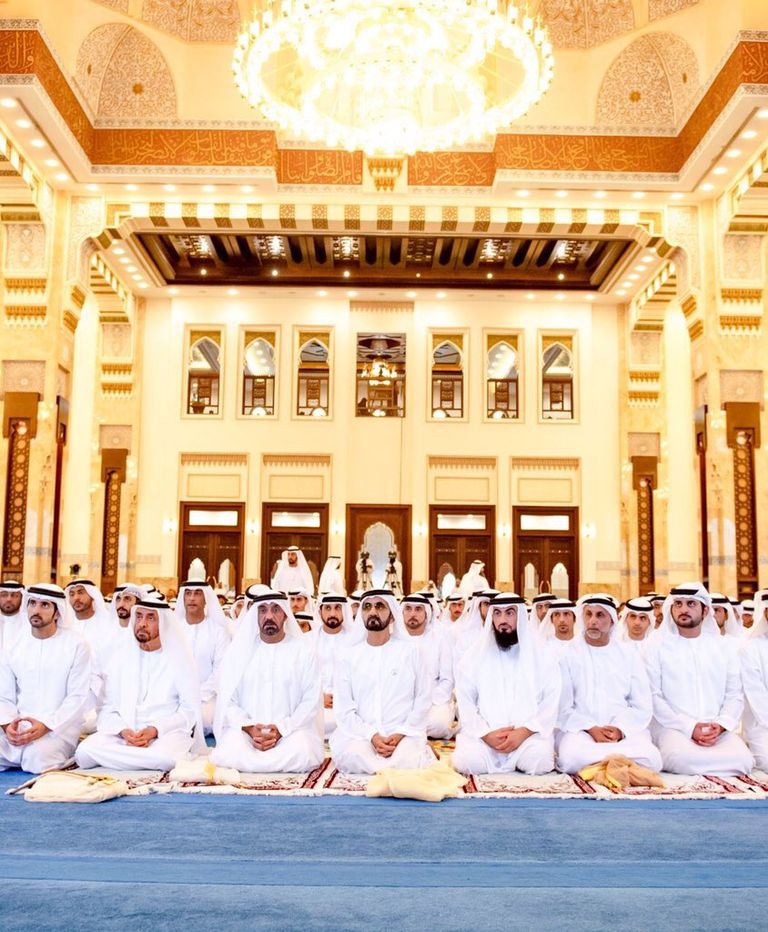 الشيخ محمد بن راشد آل مكتوم خلال صلاة عيد الفطر