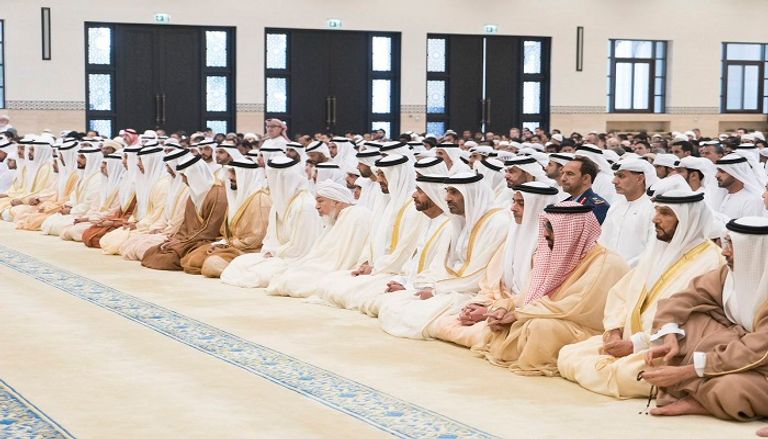 الشيخ محمد بن زايد خلال صلاة عيد الفطر