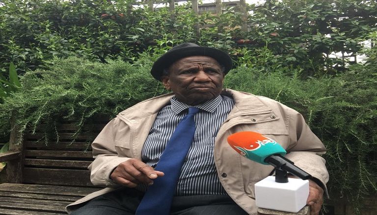راشد محمود أحمد نجل ضحية العنصرية في السفارة القطرية مع والده