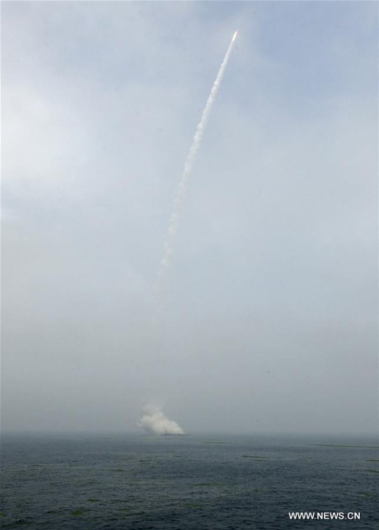 الصين تطلق صاروخا فضائيا من منصة متحركة في البحر لأول مرة
