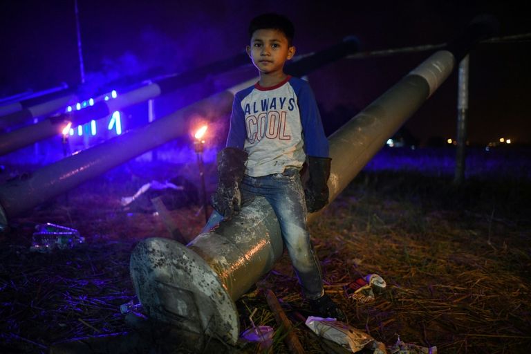 ماليزيون يستقبلون عيد الفطر بطلقات مدفعية