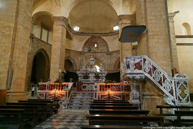 ألجيرو.. جنة صيفية على أرض جزيرة سردينيا الإيطالية