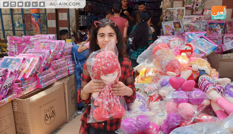 عيد الفطر.. فرصة موسمية للعاطلين عن العمل بغزة