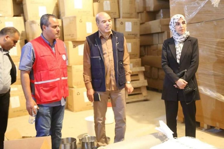 تجهيز مساعدات إنسانية إلى مدينة غات مساعدات إنسانية إلى مدينة غات الليبية المنكوبة