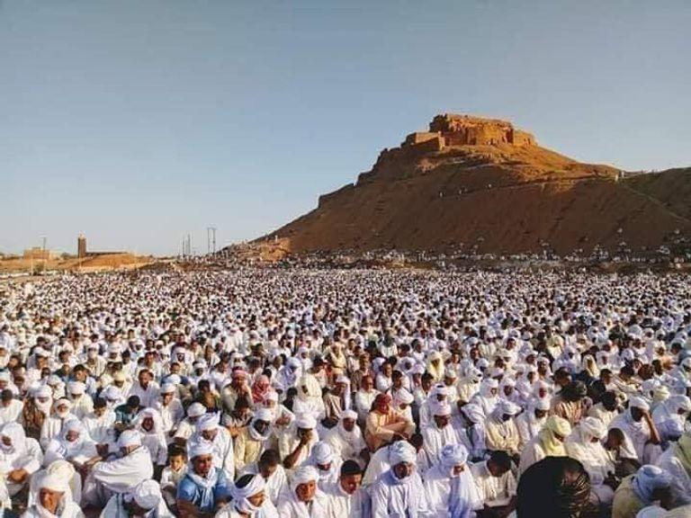 صلاة العيد بالمنيعة ولاية غرداية الجزائرية مظاهرات الجزائريين- أرشيفية