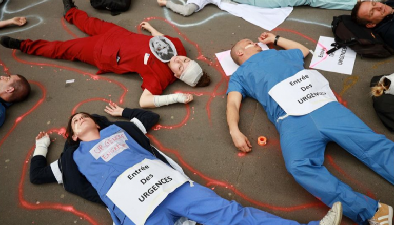 أطباء وموظفو الطوارئ في فرنسا خلال الحركة الاحتجاجية