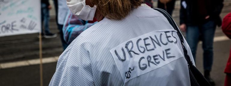 أطباء وموظفو الطوارئ في فرنسا خلال الحركة الاحتجاجية