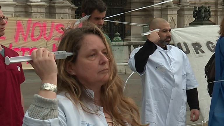 أطباء وموظفو الطوارئ في فرنسا خلال الحركة الاحتجاجية