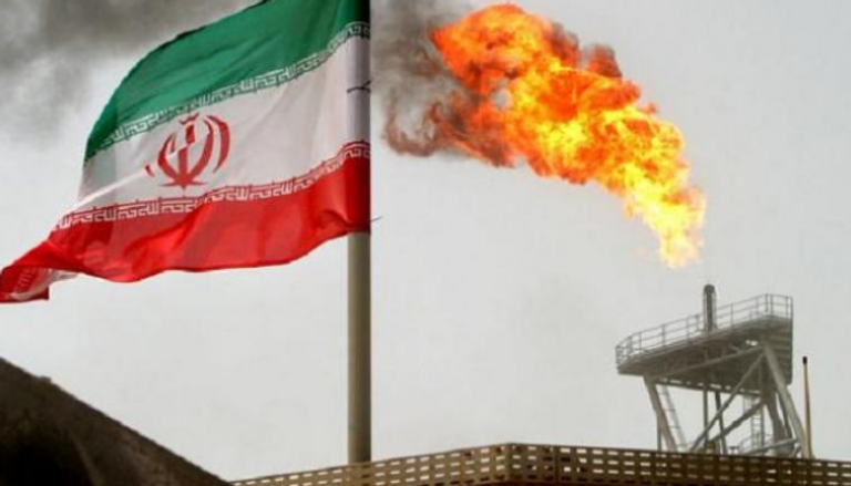 إيران تبيع النفط بالسوق السوداء