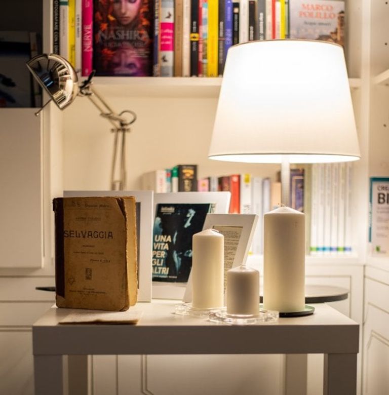 المكتبة الفندق في نابولي