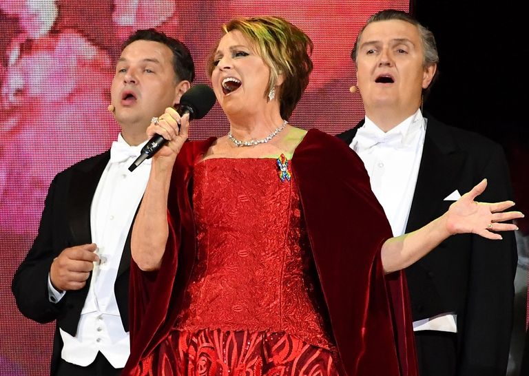 فيينا تودع حفلا راقصا يجمع تبرعات لمواجهة الإيدز