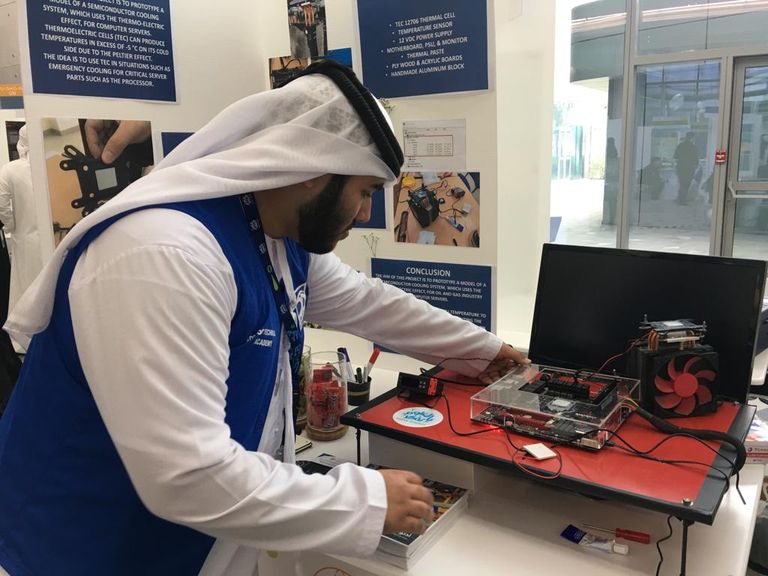 ٣ طلاب بأبوظبي يبتكرون نظام تبريد لمعالجات أجهزة الكمبيوتر
