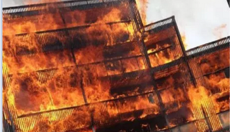 حريق ضخم في مبنى سكني بلندن