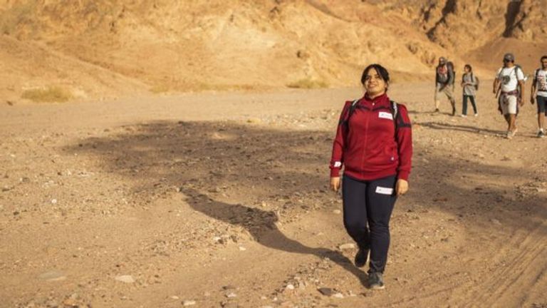 "جوزفين" فتاة سكندرية حاربت ظلام العيون بتسلق الجبال