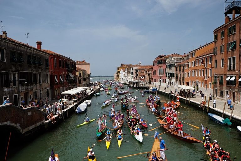 أعداد القوارب والمشاركين في السباق تشهد ارتفاعا مطردا بمرور الأعوام