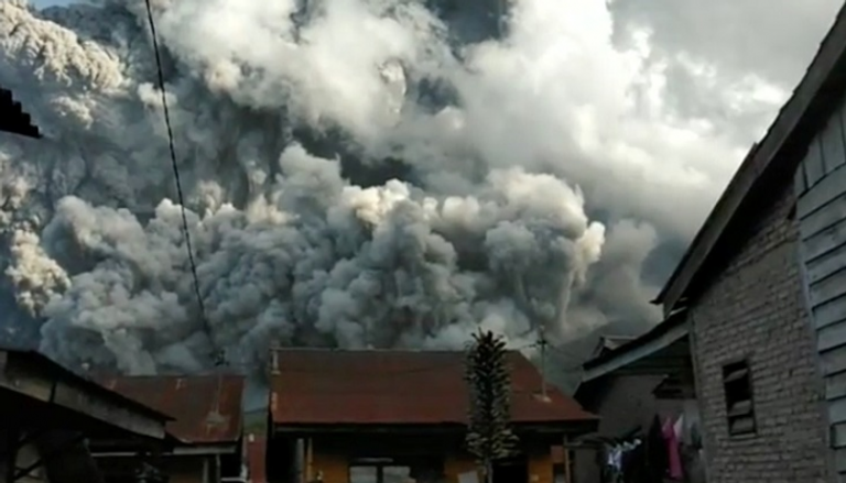 ثورة بركان سينابونج في سومطرة