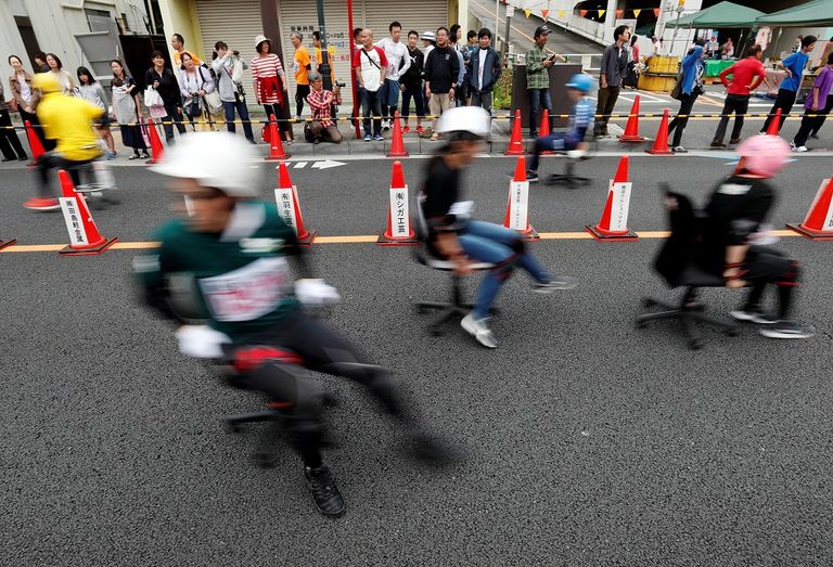 سباق كراسي المكاتب باليابان