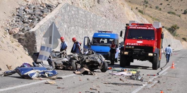 سيارات الإسعاف في موقع إحدى حوادث المرور بتركيا