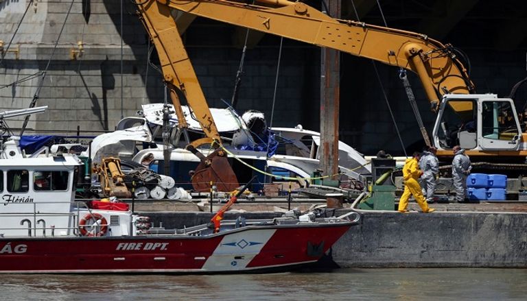 عملية انتشال السفينة الغارقة في نهر الدانوب