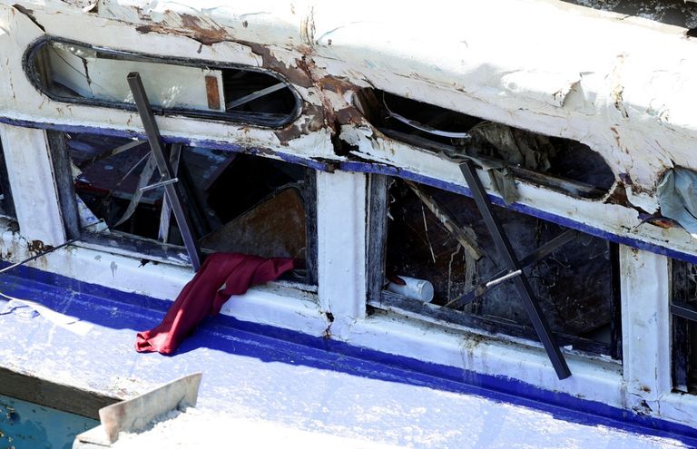 عملية انتشال السفينة الغارقة في نهر الدانوب