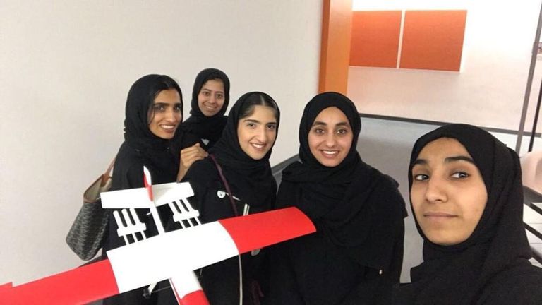 الطالبات المشاركات في المشروع