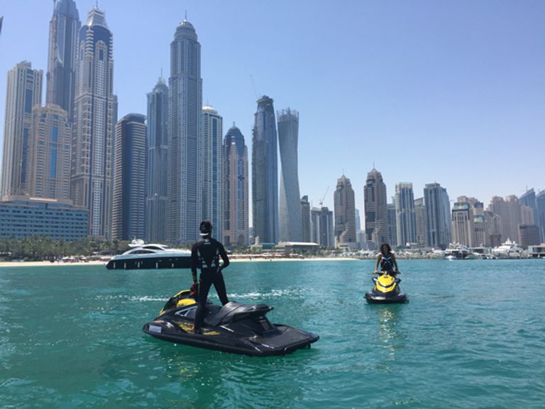 رياضات بحرية تتفرد بها دبي جربها هذا الصيف