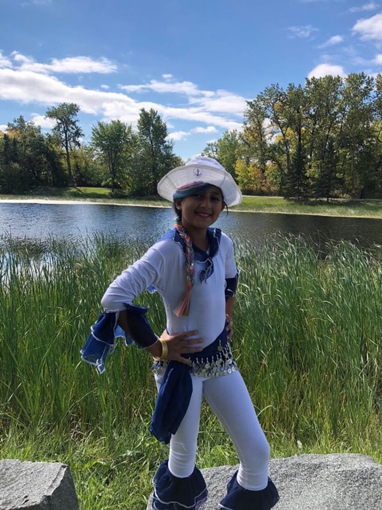 طفلة تروج للسياحة المصرية في كندا