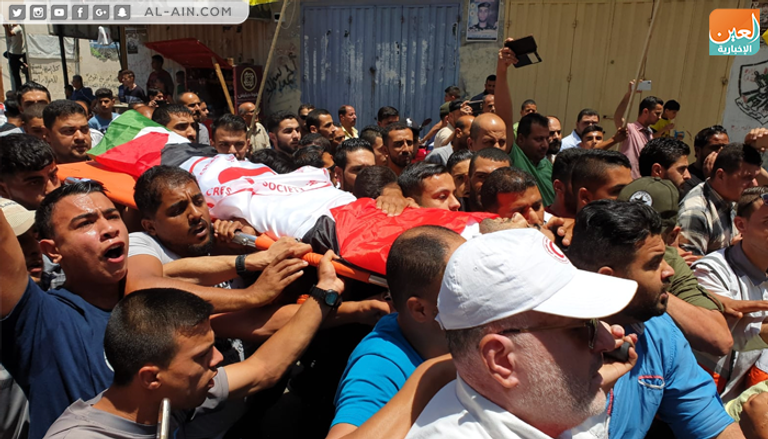 دموع وغضب في وداع المسعف الفلسطيني الشهيد بغزة