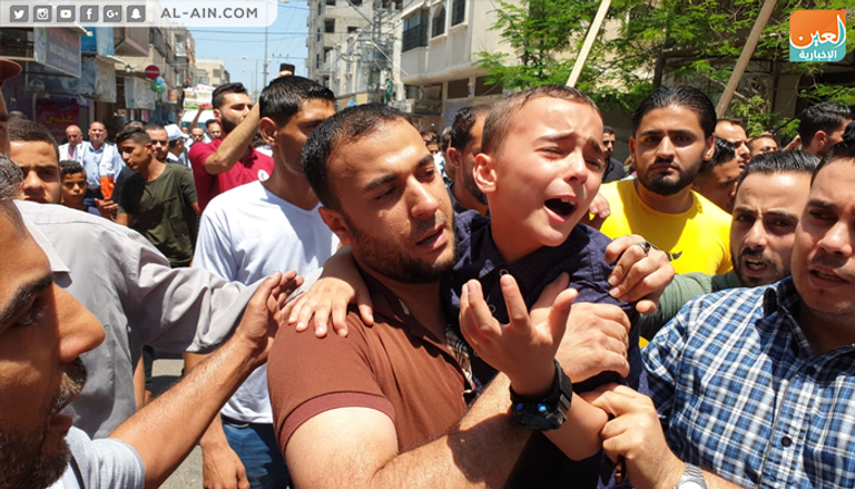 دموع وغضب في وداع المسعف الفلسطيني الشهيد بغزة