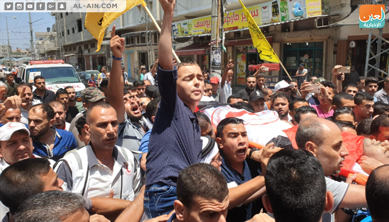 دموع وغضب في وداع المسعف الفلسطيني الشهيد بغزة