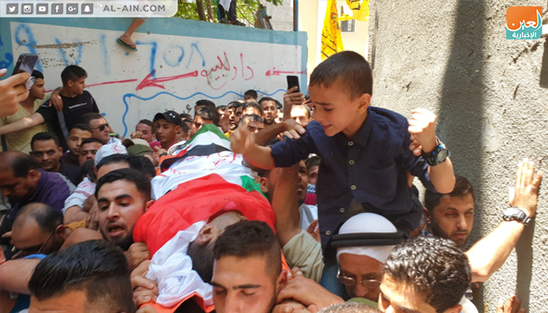 دموع وغضب في وداع المسعف الفلسطيني الشهيد بغزة