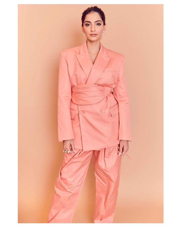 النجمة الهندية سونام كابور تحتفل بعيد ميلادها