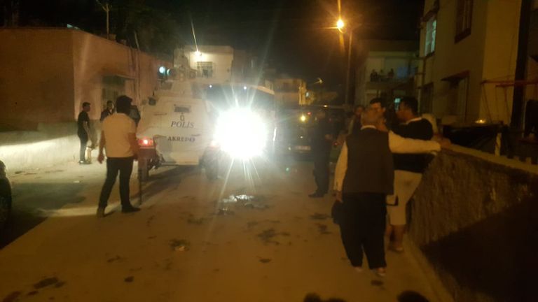 الشرطة في موقع الاشتباكات بين السوريين والأتراك