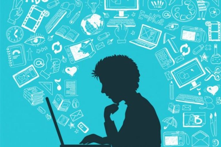 الأخبار المضللة تملأ فيسبوك