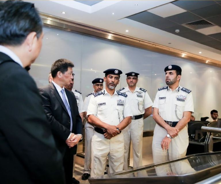 وفد صيني يطلع على تجارب شرطة أبوظبي الذكية