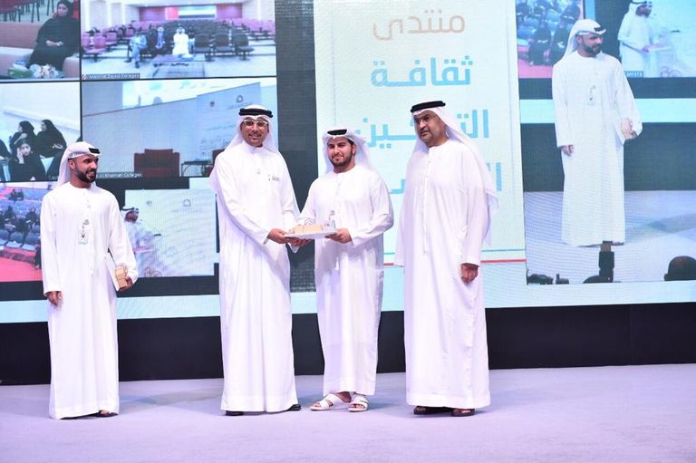 مشاركون في انطلاق منتدى التمكين بأبوظبي