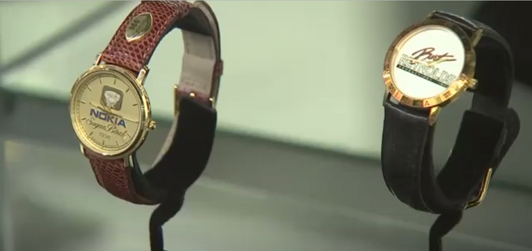 طرح معظم مقتنيات الممثل الراحل بيرت رينولدز الشخصية في مزاد