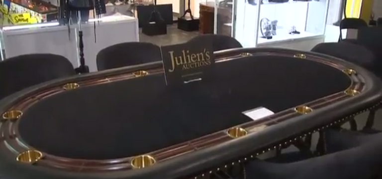 طرح معظم مقتنيات الممثل الراحل بيرت رينولدز الشخصية في مزاد