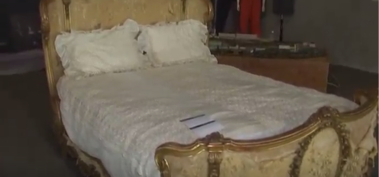 طرح معظم مقتنيات الممثل الراحل بيرت رينولدز الشخصية في مزاد