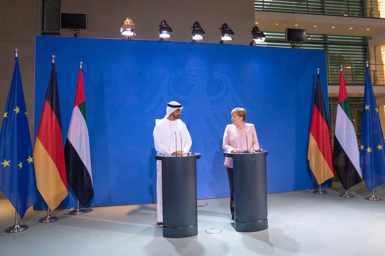 الشيخ محمد بن زايد وأنجيلا ميركل خلال المؤتمر الصحفي