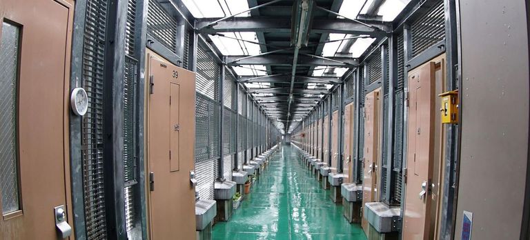 السجن الذي كان محتجزا فيه كارولس غصن باليابان