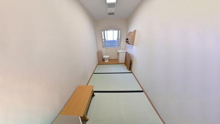 السجن الذي كان محتجزا فيه كارولس غصن باليابان