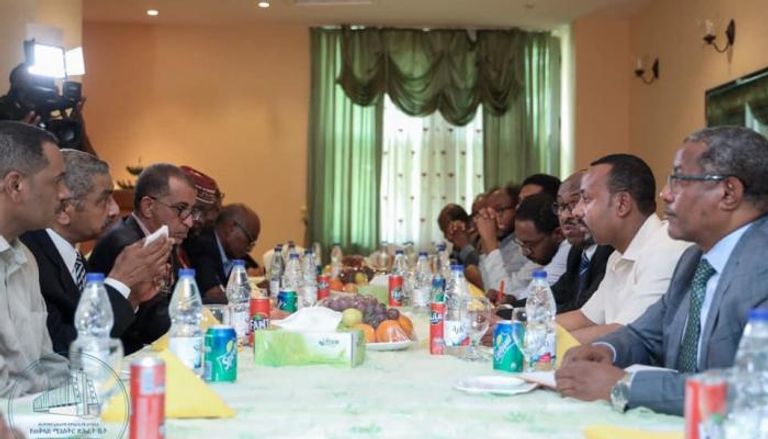 اجتماع آبي أحمد وقادة قوى الحرية والتغيير الدكتور أنور بن محمد قرقاش وزير الدولة الإماراتي للشؤون الخارجية