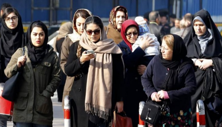 حكومة إيران تشجع الشعب على التجسس
